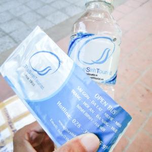 ミネラルウォーター、ウェットティッシュ