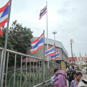 タイのイミグレーションが見えてきます