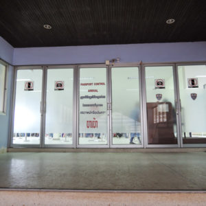 2階が外国人用のイミグレーション