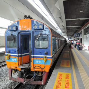 タイ・ハートヤイ行き列車