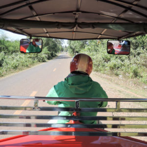 トゥクトゥクでコンポントムへ戻ります